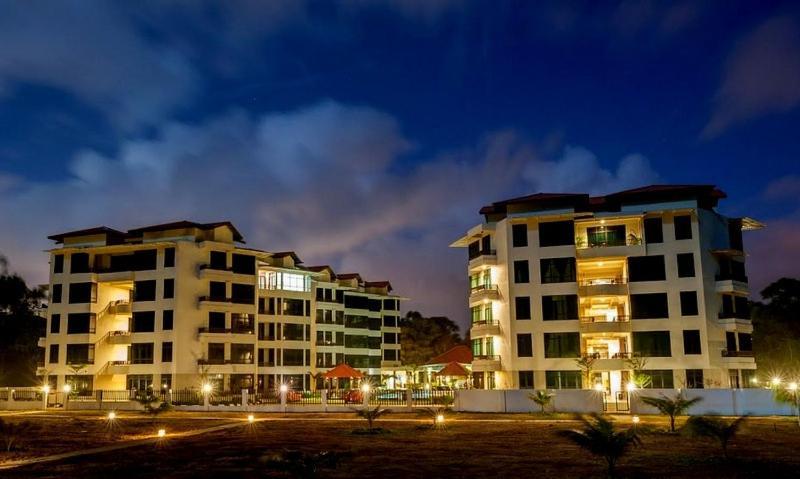 Samsuria Beach Apartment Resort Cherating Exteriör bild